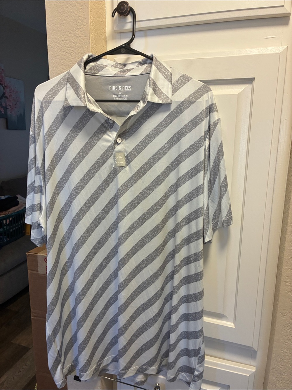 Men’s pins & aces Gray diagonal Striped Golf Polo Shirt